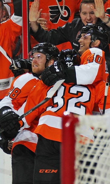 Giroux goal with seconds left in OT lifts Flyers over Blackhawks